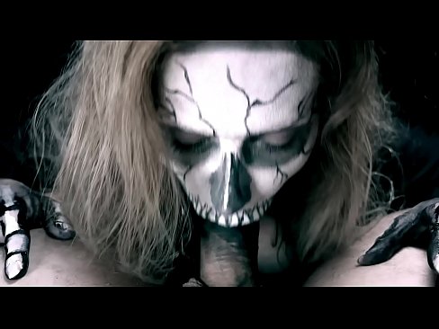 ❤️ ʻO ke kaikamahine daimonio e omo ana i ka moa me kona waha ʻeleʻele a me ka ʻai ʻana. Porno ma haw.sexuria-net.ru ☑